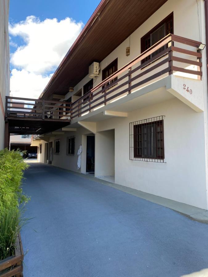 Pousada Villa Garcia - Residencial フロリアノポリス エクステリア 写真